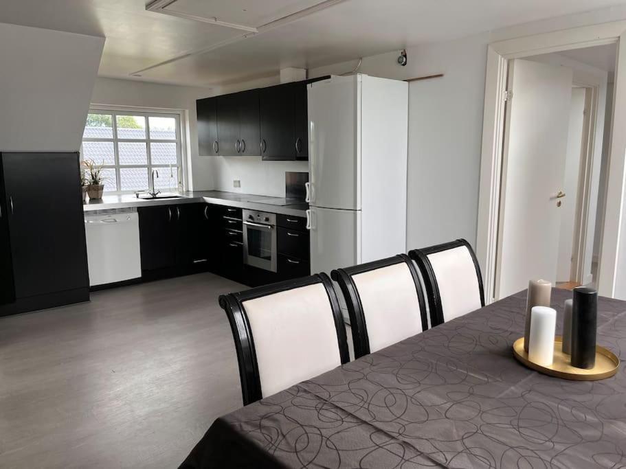 Stor Rummelig Lejlighed Med Egen P-Plads Kolding Exterior photo